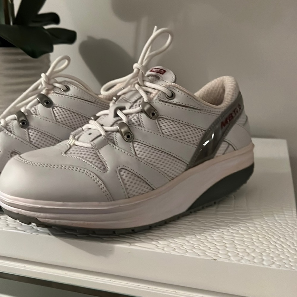 MBT Women's Sport Active Fitness Walking Shoe size 8